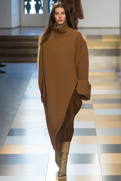Look 37